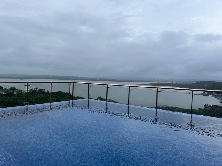Studio Apt With Rooftop Panoramic Views @ Dabolim Vāsco Da Gāma 外观 照片